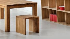 moderne Sitzhocker aus Holz - MENA von vitamin design