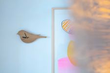 Dekorative Wanduhr VOGELUHR in Form eines Vogels von Raumgestallt - Foto: Franziska Grund Holz Wanduhr in Form eines Vogels - VOGELUHR von Raumgestalt