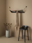 Moderner Eingangsbereich mit der Wandgarderobe KNAEGT und dem Barhocker MONO von WOUD in Eiche, schwarz lackiert WOUD - KNAEGT COAT RACK Wandgarderobe aus Holz in Eiche schwarz
