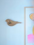 Zierliche Wanduhr VOGELUHR von Raumgestalt - Foto: Franziska Grund Wanduhr Vogel aus Holz - VOGELUHR von Raumgestalt