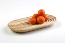 Die ovale Holzschale STADIO 2 von shibui eignet sich hervorragend als als Obstschale und setzt als solche stilvolle Akzente auf der Anrichte oder dem Esstisch ovale Deko Holzschale in Esche geölt STADIO 2 von shibui