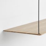 Detailansicht der Befestigung von Regalbrett STEDGE von Woud