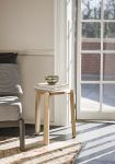 Moderner Hocker als Ablage - NOMAD STOOL von Skagerak 