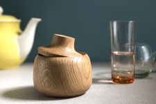 schlichte Vorratsdose bzw. Zuckerdose aus Eichenholz mit Deckel - BLOOM von shibui Vorratsdose bzw. Zuckerdose aus Holz mit Deckel BLOOM von shibui