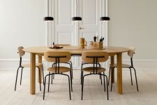 Stapelstuhl aus Holz in Eiche CURIOUS von UMAGE