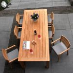 Einladende Terrassen-Sitzgruppe von Traditional Teak mit Teak Stuhl CARLOS und Garten Esstisch NOOR Sitzgruppe auf Terrasse mit Teak Stuhl mit Armlehne - CARLOS von Traditional Teak