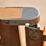 Detail der hochwertigen Edelstahl-Verbindungen vom Liegestuhl ALEXANDRA