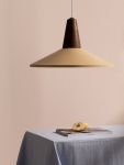 Mit der großen Auswahl an Holzarten und Lampenschirmfarben kann die Designer Pendelleuchte EIKON SHELL von Schneid ideal für das eigene Wohnkonzept zusammengestellt werden Designer Lampe Pfirsich - EIKON SHELL von Schneid