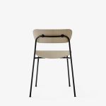 Stapelstuhl Holz in Eiche natur lackiert PAVILION AV1 von &tradition