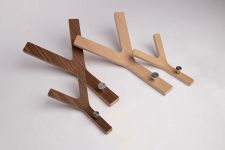 Garderobenhaken Holz in Walnuss und Eiche MINI Y-HOOK von Hoigaard