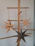 Die Deko Weihnachtssterne VENUS und VENICE aus Holz von Broste Copenhagen schmücken den minimalistischen FILIGRANTREE von by Wirth, ohne ihn dabei zu überladen Broste Copenhagen - VENUS und VENICE Weihnachtsstern aus Holz