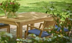 einladende Gartensitzgruppe mit Stapelstuhl aus Teak - GRACE von Traditional Teak