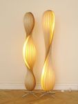 Elegante Stehleuchten TR14 & TR7 aus Birke in 145 cm Höhe in Handarbeit gefertigt von Tom Rossau Stehlampe Holzfurnier TR7 von Tom Rossau
