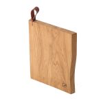 Rustikales Schneidebrett CHOP CHOP aus Holz mit Henkel aus Leder von Rio Lindo CHOP CHOP von Rio Lindo - Schneidebrett aus Holz mit Griff aus Leder