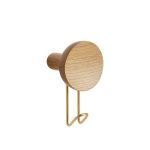Garderobenhaken aus Holz Eiche und Messing - AROUND WALL HANGER von WOUD 