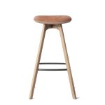 75 cm hoher Design Barhocker PAULINE von Brdr. Krüger aus geölten Eichenholz mit cognacfarbenem Lederpolster Barhocker in Eiche geölt mit Polster in cognac (75cm) - PAULINE von Brdr. Krüger