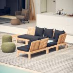 Stilvoll relaxen unter freiem Himmel: Mit der Outdoor Lounge KORFU von Jan Kurtz wird die Terrasse zum Wohnzimmer unter freiem Himmel KORFU OUTDOOR LOUNGE von Jan Kurtz - 2-Sitzer Loungesofa aus Teak