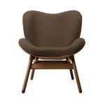 Lounge Sessel in Eiche dunkel mit Mocca Bezug - A CONVERSATION PIECE LOW LOUNGE CHAIR von UMAGE