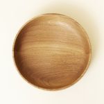 Draufsicht auf runde Holzschale aus Eiche - SECTION WOODEN BOWL von FORM & REFINE