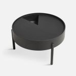 runder Couchtisch mit Stauraum aus Holz in Esche schwarz - ARC COFFEE TABLE von WOUD
