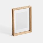Bilderrahmen stehend aus Holz und Glas - der STANDING FRAME von MOEBE