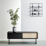 VIRKA LOW von WOUD - niedriges TV Sideboard aus Holz in Eiche