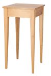 Die lebendige Maserung des Eichenholzes macht jeden Beistelltisch BONNY von Jan Kurtz zu einem echten Unikat 80 cm hoher Beistelltisch aus Holz in Eiche geölt - BONNY von Jan Kurtz