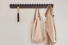 Garderobenleiste aus Eiche - Echo Coat Rack von Form & Refine