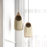 Moderne Pendelleuchte LIUKU aus Holz mit Glas in Tropfenform von Mater LIUKU von Mater - Pendelleuchte mit Glas in Tropfenform