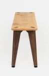 Seitenansicht der Bank RANK BENCH aus Eichenholz Seitenansicht der Bank RANK BENCH aus Eiche