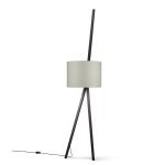 Wandleuchte LUCA LEAN von maigrau mit naturweißem Textilschirm aus Filz und einem Gestell in Eiche geräuchert  Designer Wandleuchte in Eiche geräuchert mit Lampenschirm aus Filz in naturweiß - LUCA LEAN von maigrau