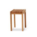Holzhocker aus Eiche LIGHTWEIGHT STOOL von FORM & REFINE