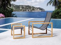 Für zusätzlichen Komfort lässt sich der SOFIA LOUNGE CHAIR von Traditional Teak um einen passenden Fußhocker ergänzen Traditional Teak - SOFIA LOUNGE CHAIR in Slade für den Garten