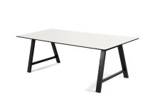 Design Esstisch aus Holz in Eiche schwarz lackiert / weiß - T1 von Andersen Furniture