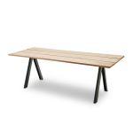 Gartentisch aus Holz und Stahl in Gunter Green - OVERLAP TABLE von Skagerak
