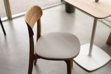 Esszimmerstuhl schmal aus Massivholz mit Polster - TANKA von Insan