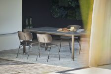 Esstisch aus Holz und Keramik - RADIUS von Jan Kurtz