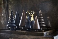 Der kleine Deko Tannenbaum TREE von The Oak Men als Engelsfigur  Deko Tannenbaum aus Holz mit Engel - TREE von The Oak Men