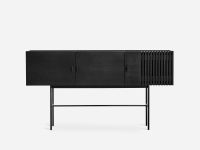 180 cm breites Sideboard ARRAY von WOUD im modernen Materialmix aus schwarz lackiertem Eichenholz und schwarzem Metall Sideboard aus Holz in Eiche schwarz mit Metallgestell (180 cm breit) - ARRAY von WOUD