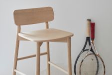 moderner Design Barstuhl in Eiche mit Lehne und Querstreben - HVEN BAR STOOL von Skagerak