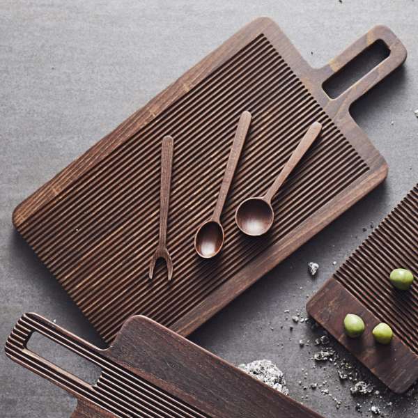 Servierbrett MUUBS BREAD BOARD mit aus YAMI von | HolzDesignPur Griff Holz