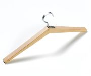 Der hochwertige Garderobenbügel MILANO HG-3 von Hoigaard in Buche Garderobenbügel Holz in Buche MILANO HG-3 von Hoigaard