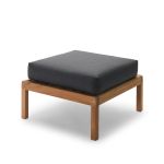 Outdoor Hocker aus Holz in Teak - VIRKELYST POUF in Charcoal von Skagerak