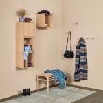 Das moderne Würfel Wandregal S10 SIGNATURE aus Holz im dänischen Design wird zum Blickfang im Eingangsbereich Würfel Regalsystem Holz - S10 SIGNATURE von Andersen Furniture