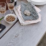 Gartenbank aus Holz und Stahl ohne Lehne - OVERLAP BENCH von Skagerak