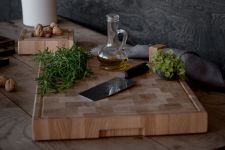 Das Holzbrett WOODSTONE von Rio Lindo bietet die ideale Grundlage für die Verarbeitung von Lebensmitteln in der Küche Schneidebrett Holzbrett mit Saftrille für die Küche - WOODSTONE von Rio Lindo