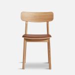 Esstischstuhl gepolstert in Eiche geölt mit Leder in Cognac SOMA Dining Chair von WOUD