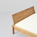 Das Bett CARA von vitamin design in Eiche geölt steht für hochwertige Verarbeitung und stilvolles Design Bett massives Holz in Eiche geölt CARA von vitamin design