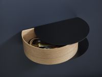 Klare Formen, ausgewählte Materialien und eine hochwertige Verarbeitung machen den Schlüsselkasten WALLIE von WOUD zu einem dauerhaften Begleiter im eigenen Zuhause Schlüsselkasten aus Holz und Metall im dänischen Design - WALLIE von WOUD