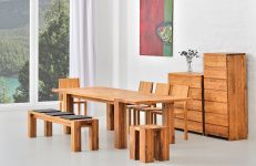 Das stilvolle TAURUS Trio - bestehend aus der Sitzbank, dem Esstisch und Hocker Sitzbank Holz in Eiche geölt TAURUS von vitamin design